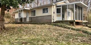 Quiet Country Feel — Minutes From Downtown Knoxville 2bd/1bth Gallery 1