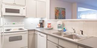 Furnished,  SHort-Mid term, All Inclusive one Bedroom /one bathroom with den, view of Flatirons block off Pearl, Gallery 4