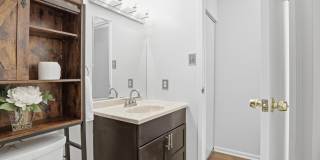 200 N PICKETT Gallery 7