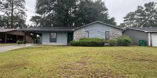 Beautiful 3BD/2B Home with Spacious Outdoor Living Gallery 1