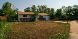 3-Bedroom Home Near Dining and Shopping Gallery 21