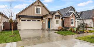 Luxury 3 bedroom house in Eagle for rent! Gallery 1