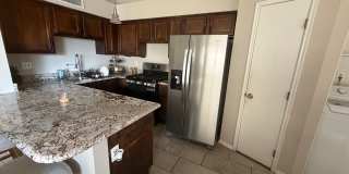 2 Bedroom 2 bath private enclosed yard for Gallery 18