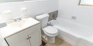 2 Bedroom / 1 Full Bath - Gallery 15
