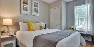 Room in 4 Bedroom Home at Mayson Turner Rd NW Gallery 3