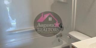 Adorable 2 Bedroom on the South Side! Gallery 4