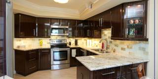 **PARK SHORE BEAUTY WALK TO VENETIAN VILLAGE ** ESPLANADE** NICE AMENITIES ** 2 BEDROOM CONDO ON THE BEACH ** Gallery 9