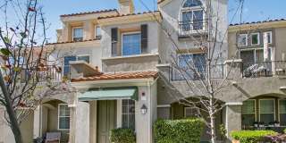 Bright  Updated 2 Bedroom Home with Flexible Primary Retreat and Amazing Community Amenities! Gallery 1