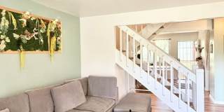 PARTIALLY FURNISHED 3br/2.5ba/2pkg Townhouse w/ENCL yard! Gallery 10