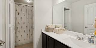 BEAUTIFUL 4-BEDROOM HOME IN NORTHEAST CROSSING Gallery 20