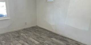 Minutes to U of A Duplex Gallery 18