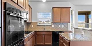 GORGEOUS 4-bedroom 2.5 bathroom house in The Landing at Clear Creek! Gallery 10