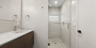 807 N Detroit St Gallery 24