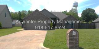 Claremore | 3 Bed | 2 Bath | Large Backyard Gallery 1