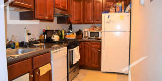 Great 2-bed with Pool!  Ht + HW Incl., 2 Parking Spots Included.  Cat Friendly Gallery 3