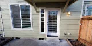 Great Location! 2 Bed 2 Bath Townhouse Style Condo! Open Concept! Laminate Floors Throughout Main! Gallery 24