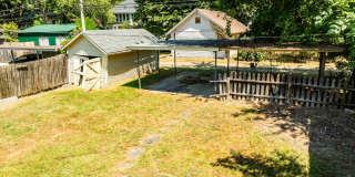 FREE MONTH RENT! Freshly Updated 3 Bedroom House Gallery 20