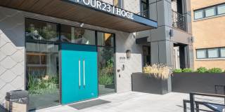 Four23/Hoge Gallery 74