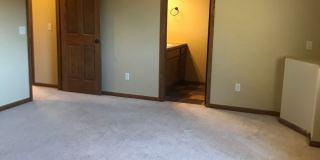 Beautiful West Side 3 Bed/2.5 Bath Townhome! Gallery 20