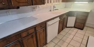 Spacious 3 bedroom, 2 bath Gallery 27