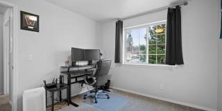 Bright & Comfortable 3 Bedroom Home Gallery 22