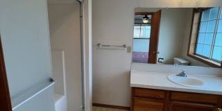 Large 2 Bedroom Hucrest Home! 1 Year Lease Required Gallery 13