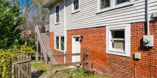 Beautiful apartment less than 1 mile from Brightleaf Square! Utilities Included! Gallery 18