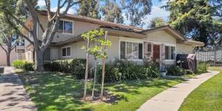 Upstairs 2 bedroom 1 bathroom Condo! Upstairs 2 bedroom 1 bathroom Condo! Gallery 1