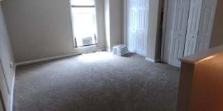 Spacious 3 bedroom townhome close to UK! Gallery 14