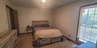 3 Bedroom, 2 Bath Ranch Home Minutes from Shopping, Eateries, and Restuarants! Gallery 10