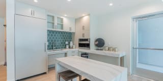 Essence Essence Gallery 32