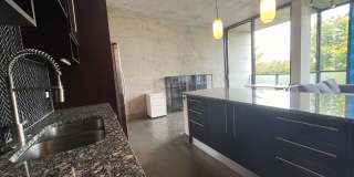 Awesome 1BR Loft Style Condo Overlooking Midtown! Gallery 3