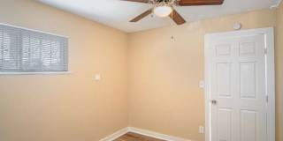907 Iowa 907 Iowa Gallery 1