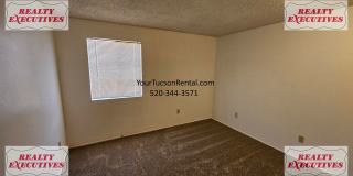 Fort Lowell & Campbell 2/1 - A/C and all appliances Gallery 15