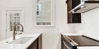 105 E Gwinnett Street unit: 1 Gallery 15