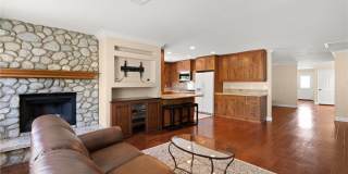 5081 Howard Avenue Gallery 5