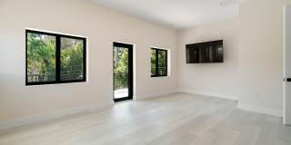 19 Coral Way Gallery 13