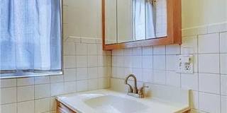 Large 3 Bed, 1 Bath - Central Air, Washer/Dryer Gallery 1