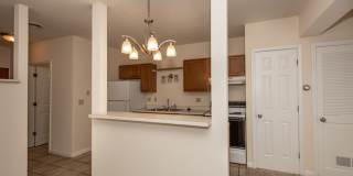 Walk to UC & UC Medical | 1BR/2BR Apartments Gallery 29