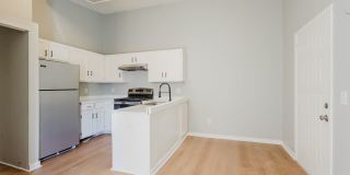 Penthouse level 1bed condo with private balcony Gallery 6