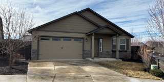 Redmond Home with Large Fenced Yard and Covered Patio Gallery 1