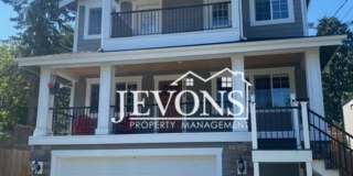 Discover this charming ADU near Golden Gardens Park and entertainment! Gallery 18
