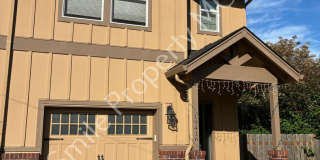 A beautiful 3 bedrooms and 2.5 bathrooms townhouse located in in Milwaukie city. Gallery 1