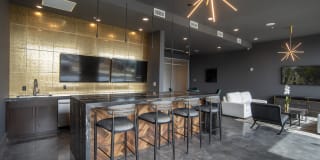 Avenue Madison Gallery 17