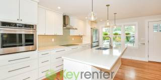 Stylish Four Bedroom Home with Hardwood Floors and Outdoor Space Gallery 6