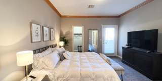 CHARMING FURNISHED 3BD/2BA CONDO W/ 2-CAR GARAGE! NEW FLOORING! Gallery 11