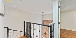 Charming 2/1 loft-style condo in the heart of Historic Downtown Charleston! Gallery 21