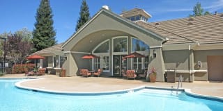 Pinnacle at Galleria Luxury Apartments Gallery 3