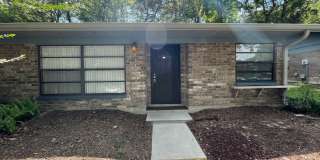 Beautiful 2 Bed / 2 Bath Brick Condo ⭐ Gallery 1