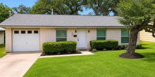 Classic Charm / Fully Remodeled Home / 3 bedrooms / 1 bath / 1 car garage / No Pets Classic Charm / Fully Remodeled Home / 3 bedrooms / 1 bath / 1 car garage / No Pets Gallery 1